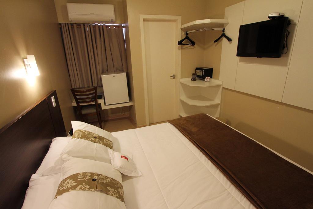 Hotel Curi Executive Πελότας Δωμάτιο φωτογραφία