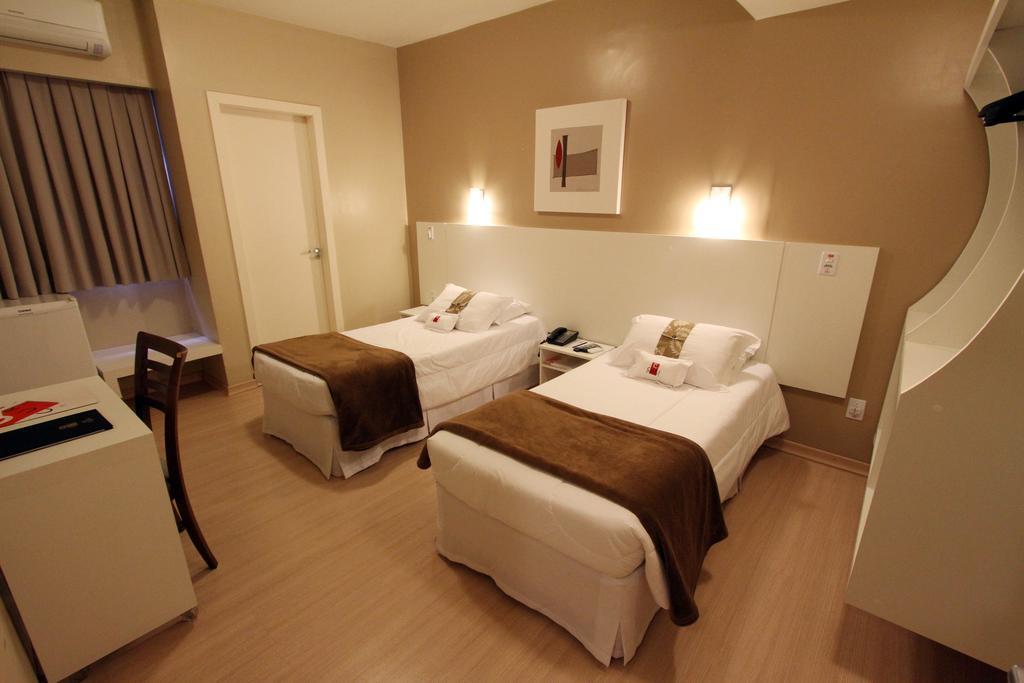 Hotel Curi Executive Πελότας Δωμάτιο φωτογραφία