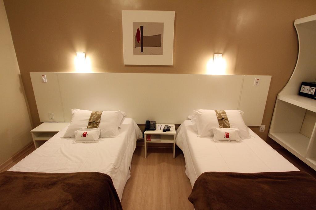 Hotel Curi Executive Πελότας Εξωτερικό φωτογραφία